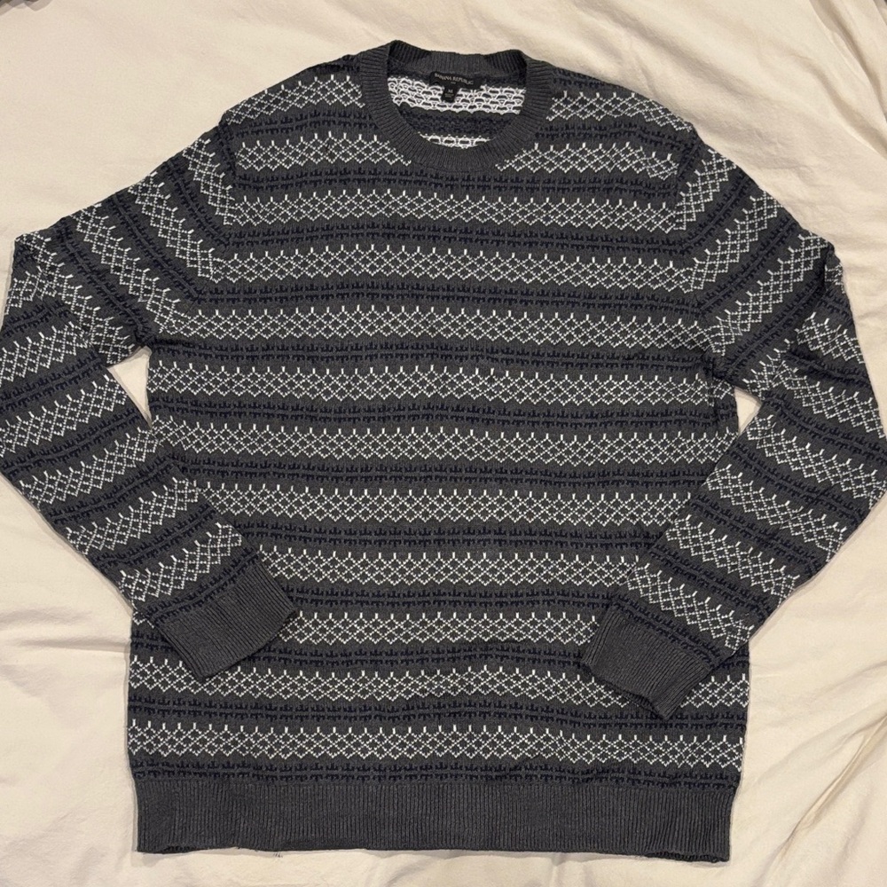 Banana Republic Men's Dark Gray and White Crewneck Sweater. XL